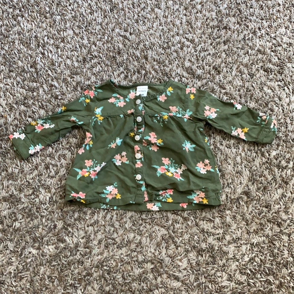 Carter’s baby girl top. Size 6 months.